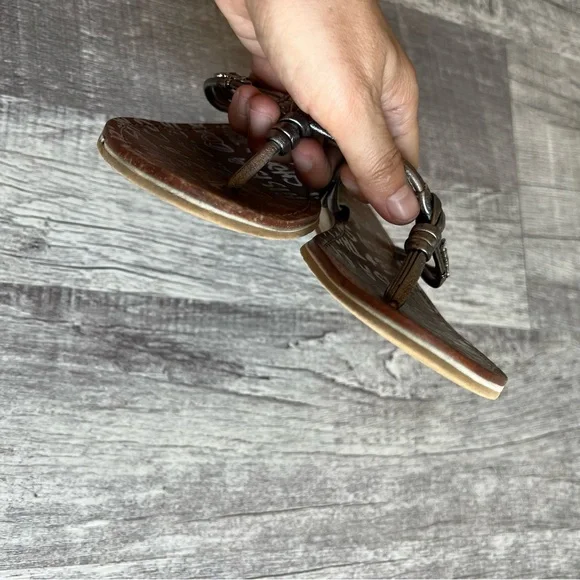 Coach Silver Leather Logo Flip Flop Sandals Women’s Size 8 - Picture 6 of 10